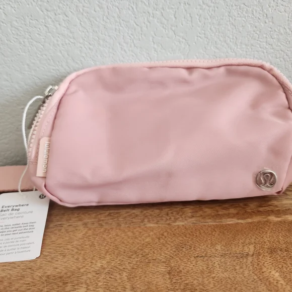 NWT Lululemon Everywhere Belt Bag Pink - Picture 1 of 6